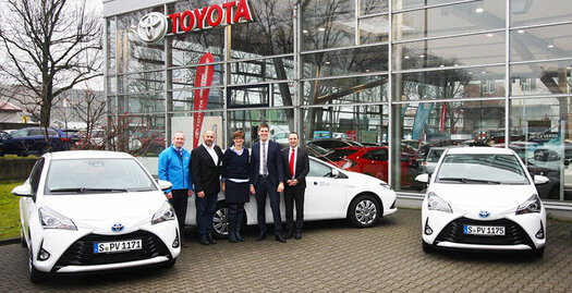 Von links: Chris Kahlo (Regional Manager Geschäftskunden Toyota), Stephan Arlt (Leiter Einkauf und Vertragsmanagement WBS), Myriam von Pritzbuer (Beraterin für WBS), Alexander Dehmelt (Fuhrparkleiter WBS), Andreas Hahn-Karp (Gewerbekundenverkäufer M.C.F.)